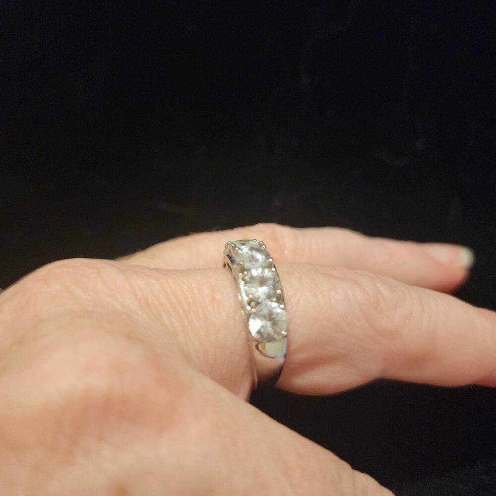 10K white gold 5 CZ stone ring (A114) - Picture 2 of 6